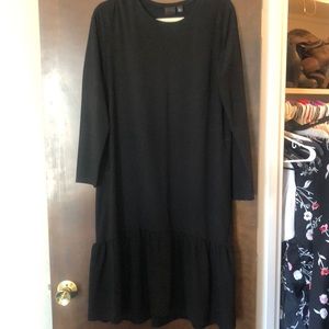 Quarter sleeve black dress